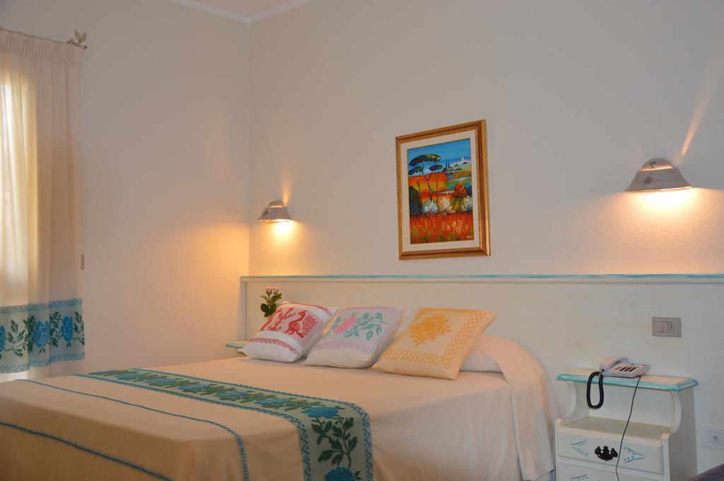Hotel La Palma San Teodoro  Esterno foto