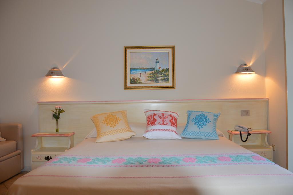 Hotel La Palma San Teodoro  Esterno foto