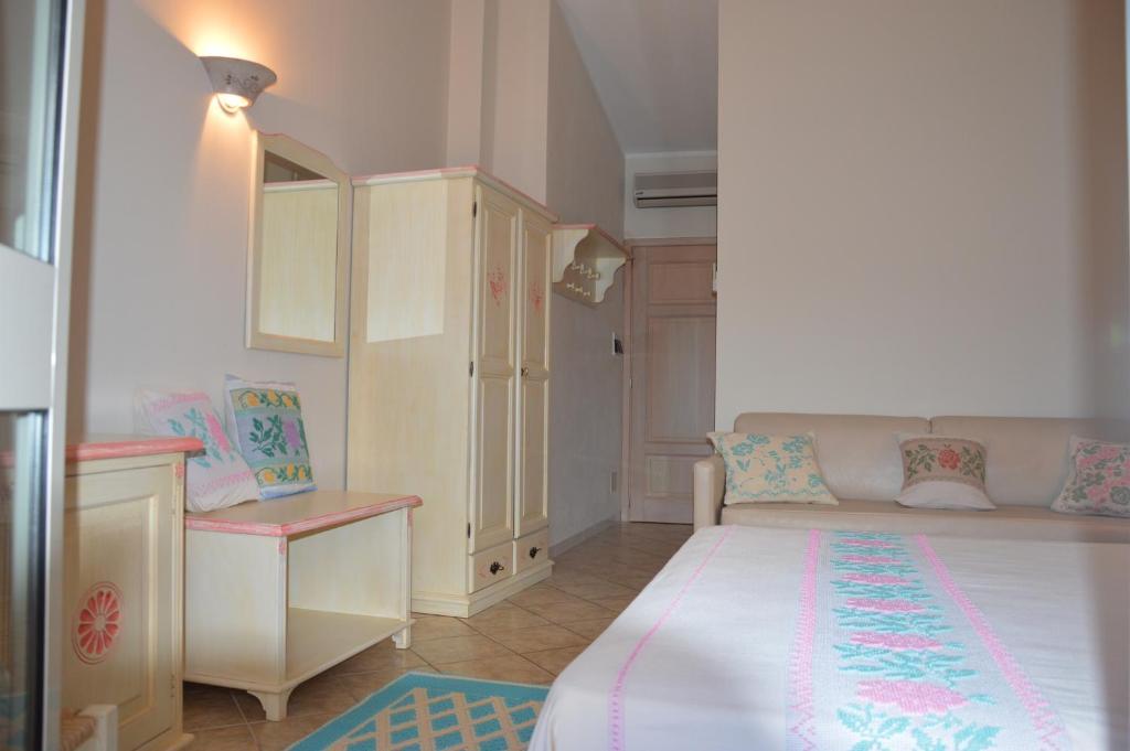 Hotel La Palma San Teodoro  Esterno foto