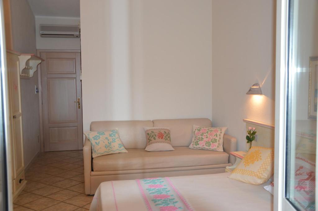 Hotel La Palma San Teodoro  Esterno foto